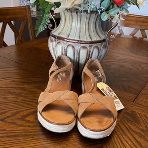 Women size 11 Toms. Toffee Suede